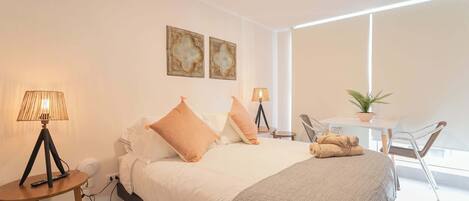 Iron/ironing board, WiFi, bed sheets