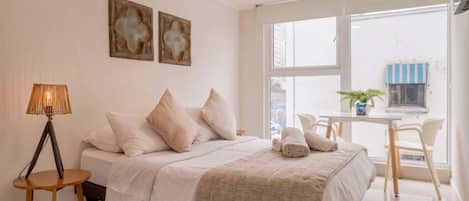 Iron/ironing board, WiFi, bed sheets
