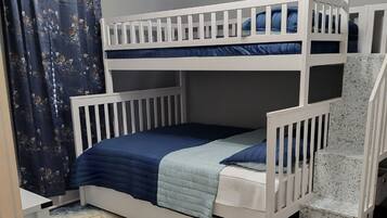 3 bedrooms, iron/ironing board, WiFi, bed sheets
