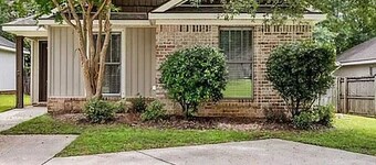Modern home in quiet cul-de-sac near University of South Alabama!