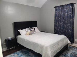 3 bedrooms, iron/ironing board, WiFi, bed sheets