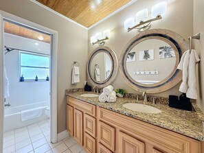 Douche, sèche-cheveux, serviettes fournies