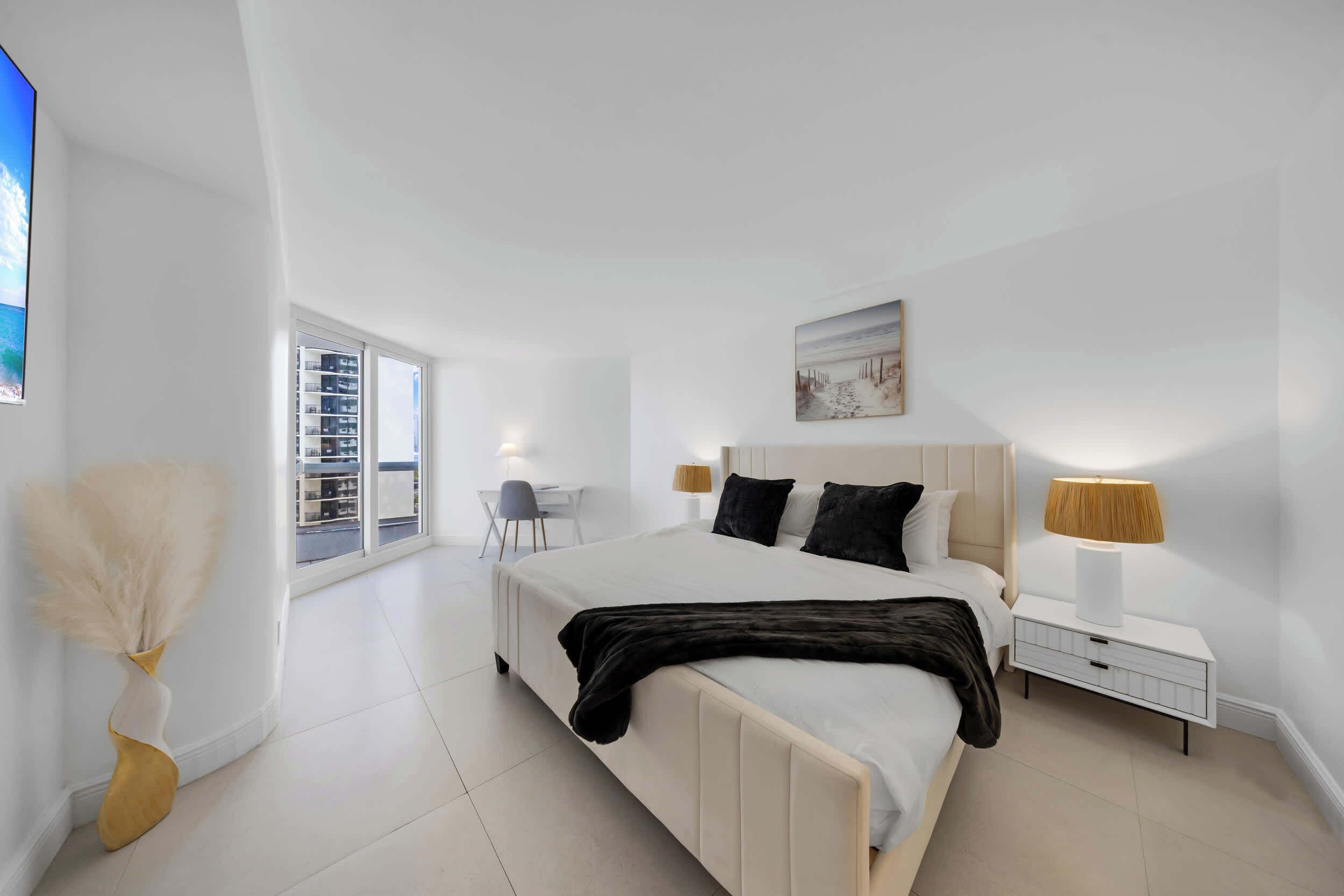 3 habitaciones, escritorio, tabla de planchar con plancha y wifi 