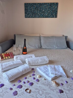 1 chambre, lit parapluie, draps fournis