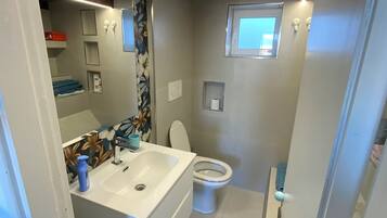 Doccia, asciugacapelli, bidet, asciugamani