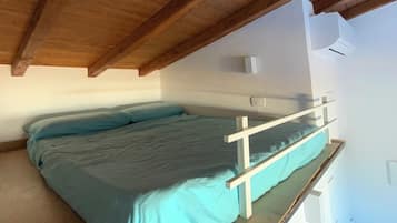 1 Schlafzimmer, Reisekinderbett, Bettwäsche