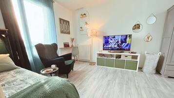 Iron/ironing board, travel cot, WiFi, bed sheets