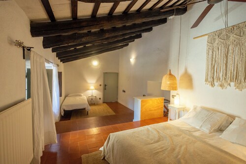 Charming and peaceful historic farmhouse