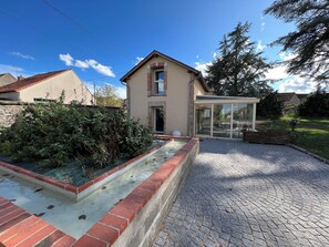 Property grounds - Gite Soda in the Château Camus estate (Montmarault)