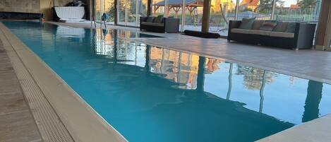 Piscine intérieure