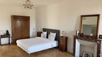 1 dormitorio, tabla de planchar con plancha, cuna de viaje y Internet