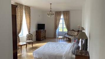 1 bedroom, iron/ironing board, travel crib, internet