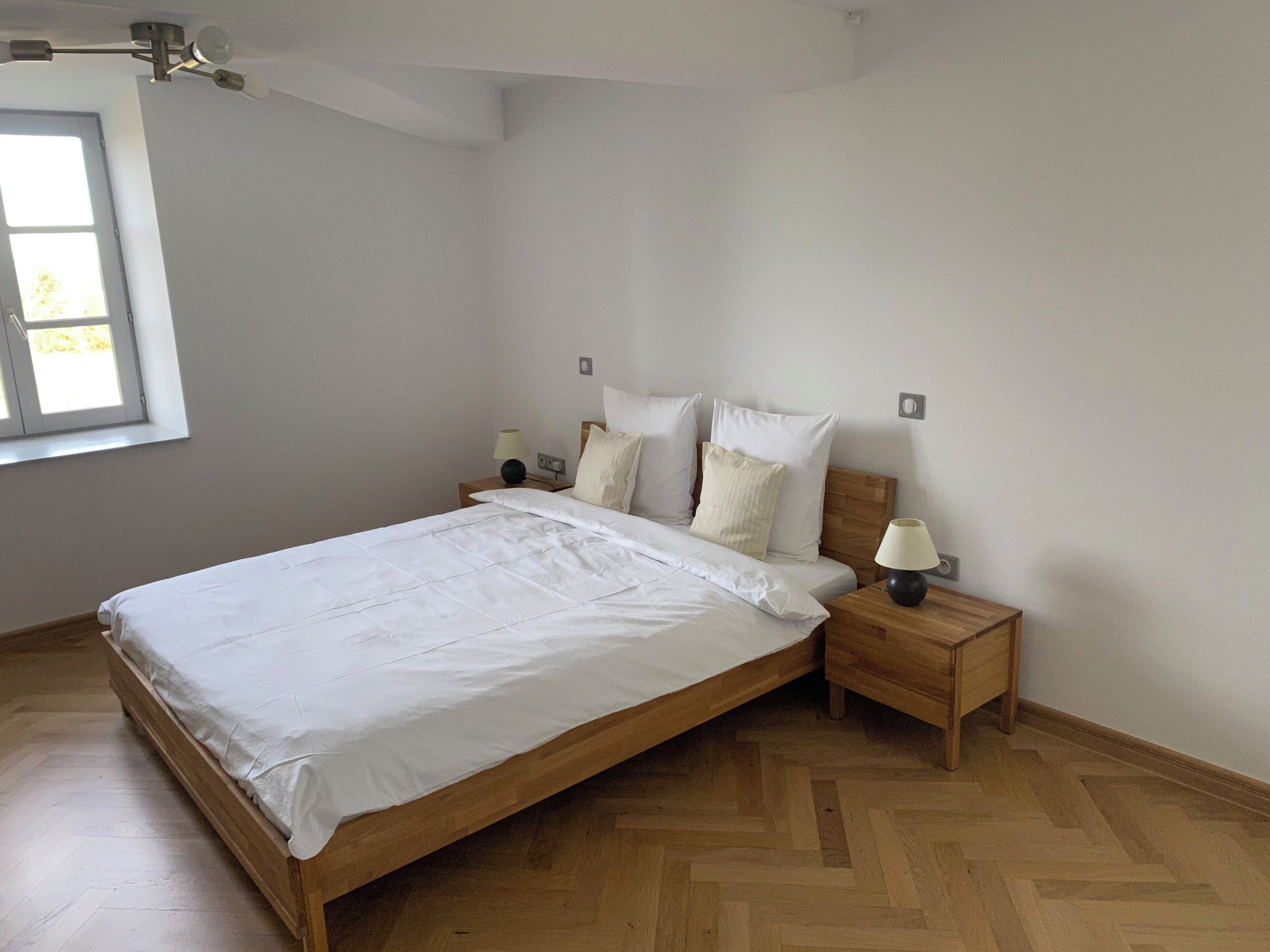 2 slaapkamers, een strijkplank/strijkijzer, reisbedje, internet