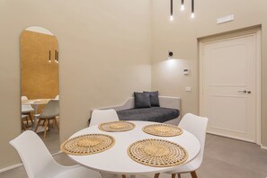 Classic Apartment | In-room dining