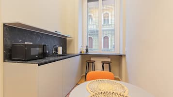 Basic-Apartment | Eigene Küche | Mikrowelle, Herdplatte, Espressomaschine, Kochgeschirr/Geschirr/Besteck