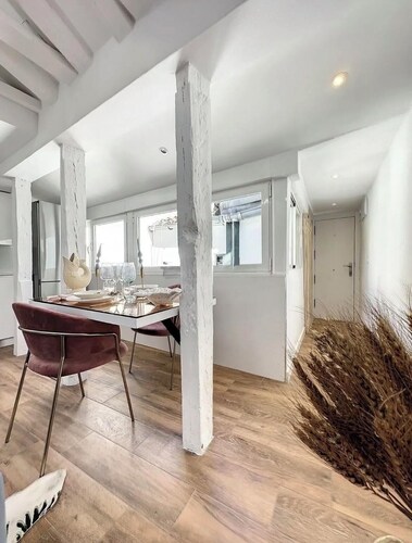 Chic Penthouse with Urban Charm & Rooftop