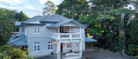 Fachada de la propiedad