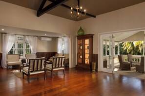 40-inch LCD TV with premium TV channels - Mount Frenion Manor by Seven Angels  (Peradeniya)