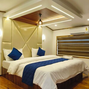 Deluxe Double Room, Lake View | Premium bedding, bed sheets