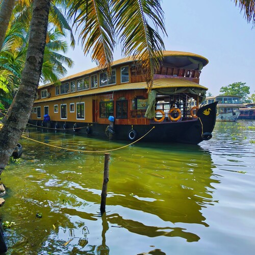 Vinayak House Boats