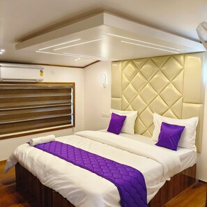 Premium Room, Lake View | Premium bedding, bed sheets - Vinayak House Boats (Alleppey)