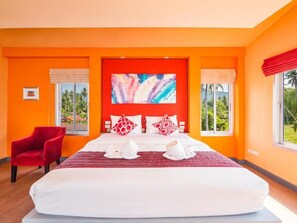 Studio - balkong - havsutsikt | Värdeförvaringsskåp på rummet, individuell inredning och unika möbler