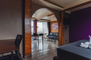 50-cm TV with digital channels, books, pay films - Lemon House apartment (Koh Samui)