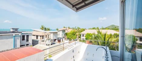 Studio, Balcony, Partial Sea View | Jetted tub