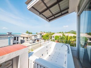 Studio, Balcony, Partial Sea View | Jetted bathtub - Lemon House apartment (Koh Samui)