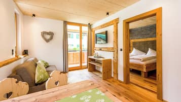 Comfort Apartment, Balcony, Mountain View | Living area