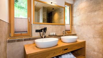 Comfort Apartment, Balcony, Mountain View | Bathroom