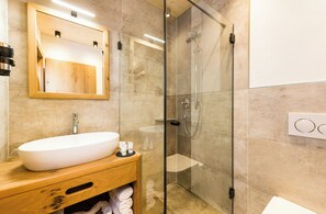 Comfort Apartment, Balcony, Mountain View | Bathroom - Erholungswelt Lechrefugium (Steeg)
