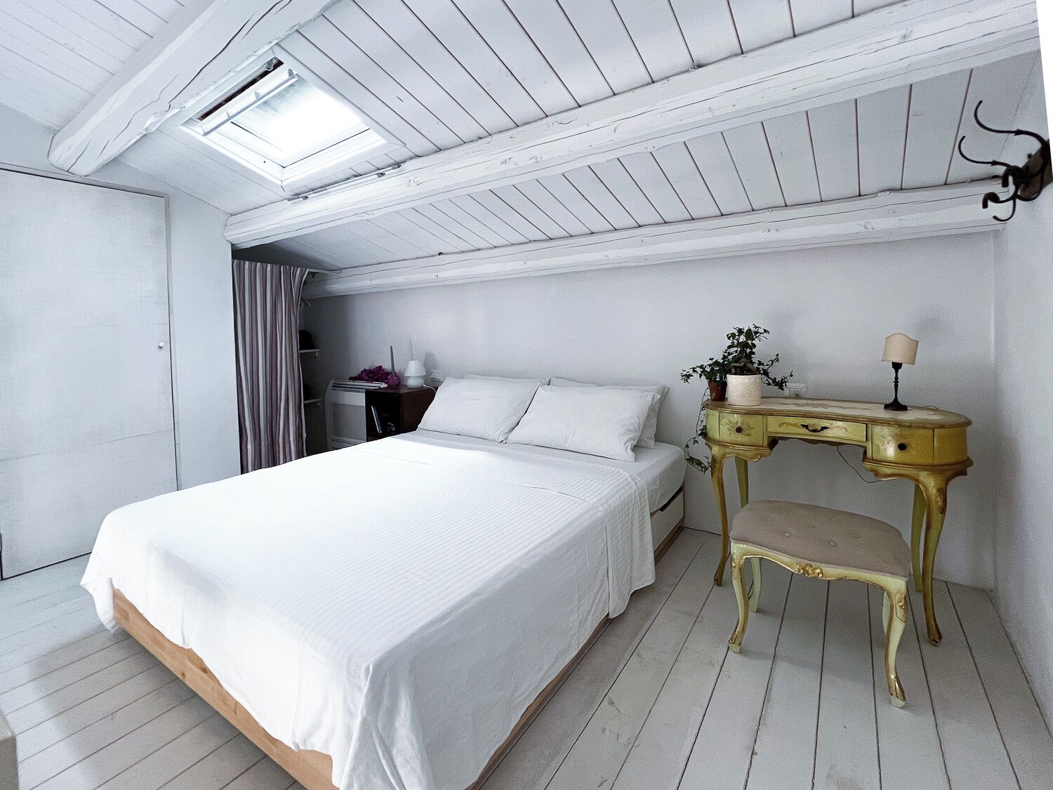 1 chambre, fer et planche à repasser, Wi-Fi gratuit, draps fournis