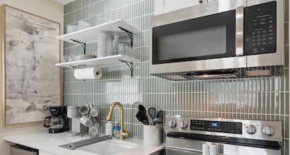 Modern Studio | Private Patio | Near airport