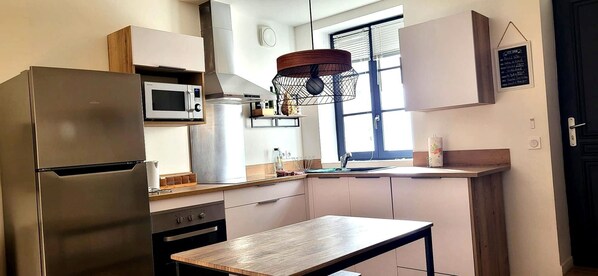 Kühlschrank, Mikrowelle, Ofen, Geschirrspüler