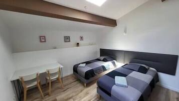 2 多间卧室、熨斗/熨衣板、旅行婴儿床、WiFi