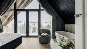 Chalet Superior | 4 kamar tidur, ruang kerja ramah laptop, dan tirai kedap cahaya