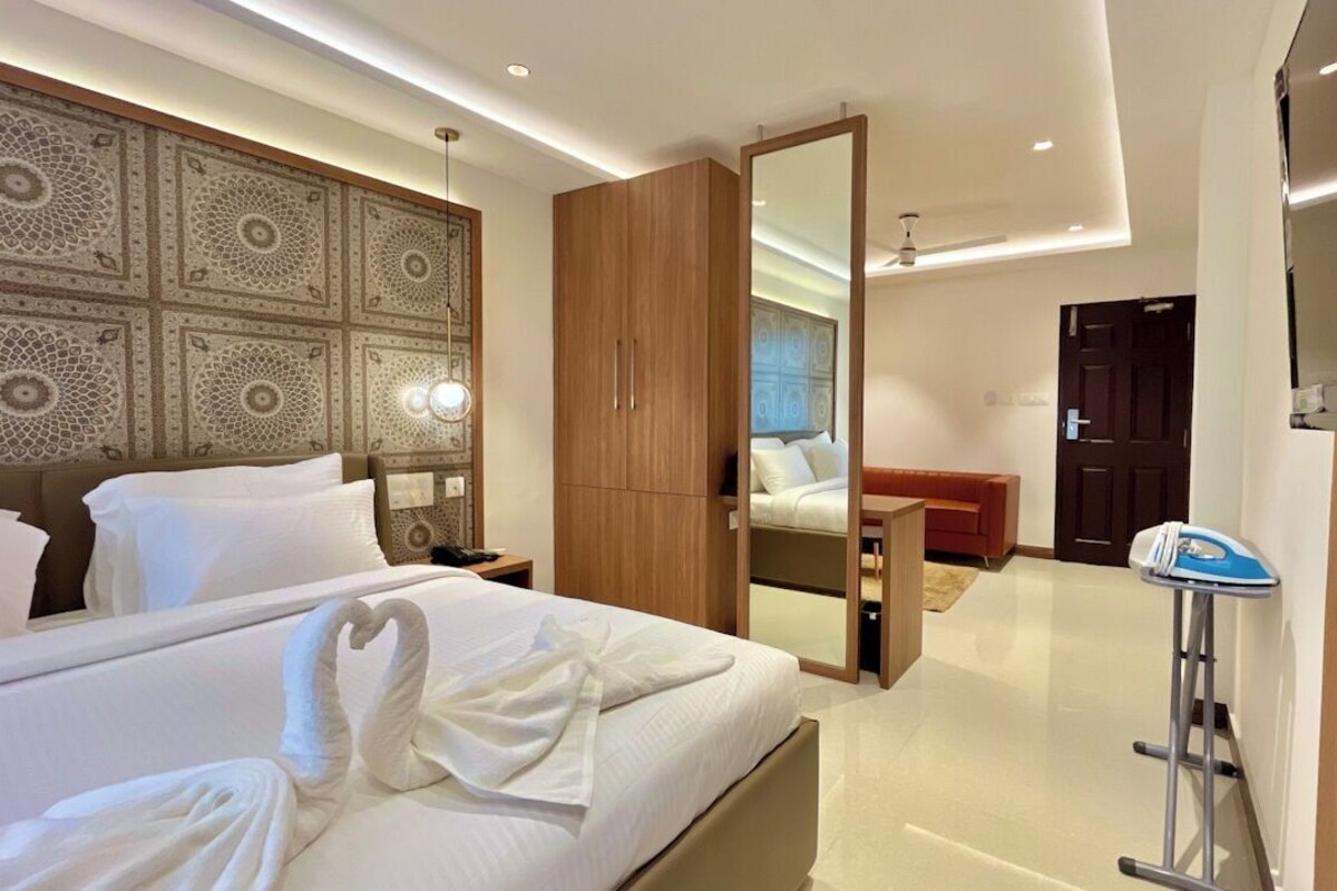 Soundproofing, iron/ironing board, WiFi (free), bed sheets