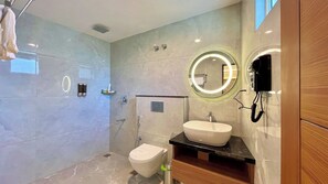 Douche, savon, shampooing, papier de toilette
