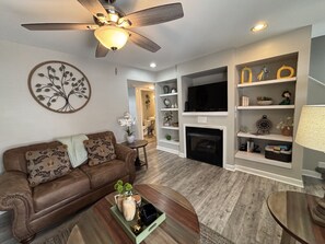 TV, fireplace - 2BR*Resort Pool/Amenities + 1 Mile to Pigeon Forge (Pigeon Forge)