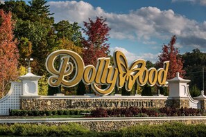 Point of interest - 2BR*Resort Pool/Amenities + 1 Mile to Pigeon Forge (Pigeon Forge)