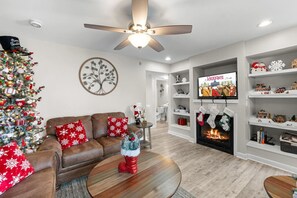 Télévision, cheminée