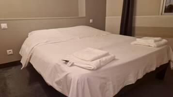 Standaard tweepersoonskamer, en-suite badkamer | Geluiddichte muren, gratis wifi