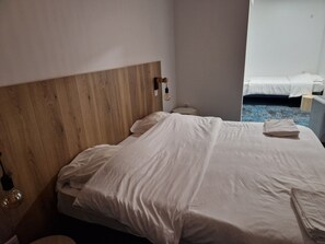 Classic Triple Room, Private Bathroom | Soundproofing, free WiFi - Le Phenix Hotel Limoge (Limoges)