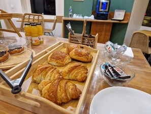 Petit déjeuner buffet servi tous les jours en supplément