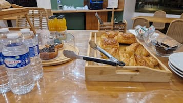 Daily buffet breakfast (EUR 9.90 per person)