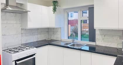 4 bed house in Wakefield - perfect for contractors