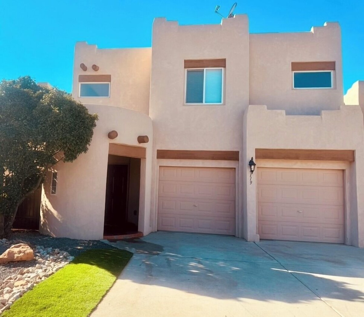 Entire Home+Centrally Located+Near HWY+HotTub+FREE WIFI+Pet Friendly+Putt Putt