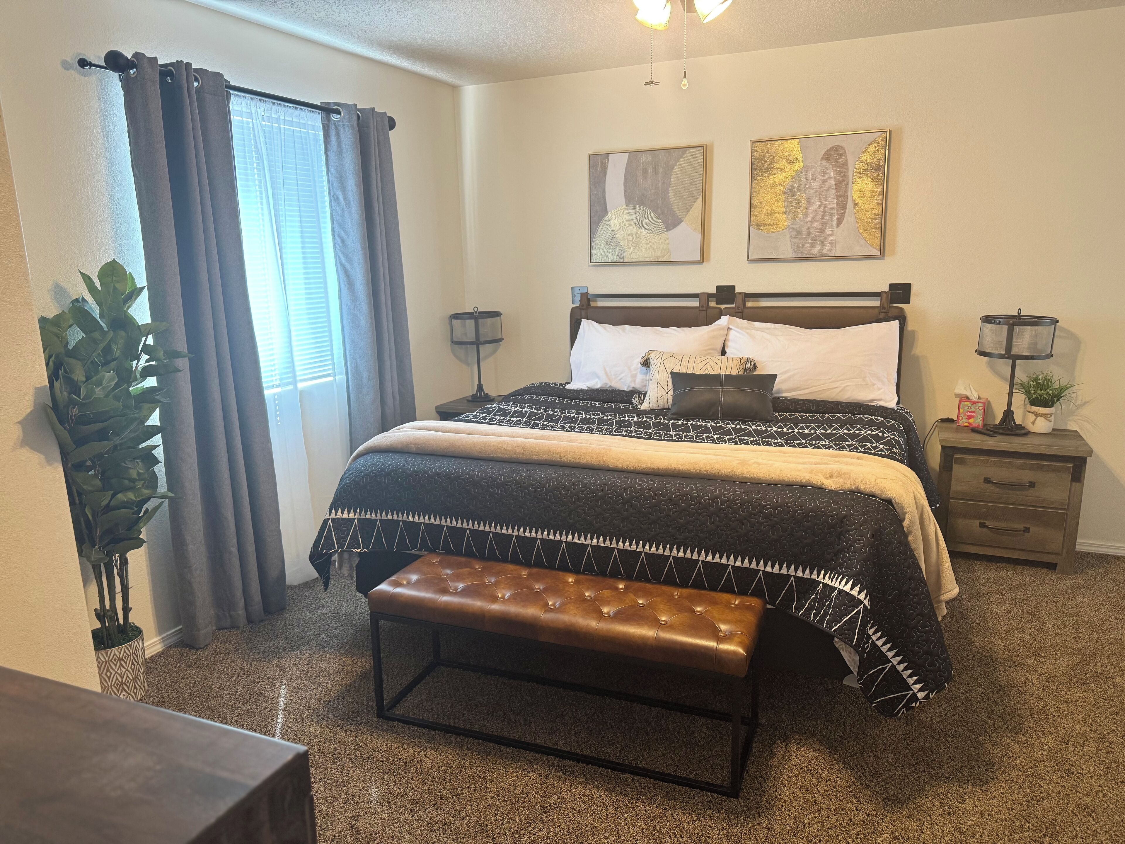 3 bedrooms, desk, iron/ironing board, travel crib