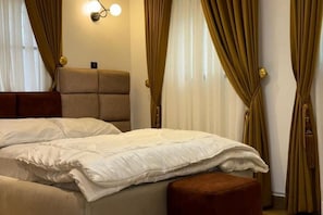 2 bedrooms, iron/ironing board, WiFi
